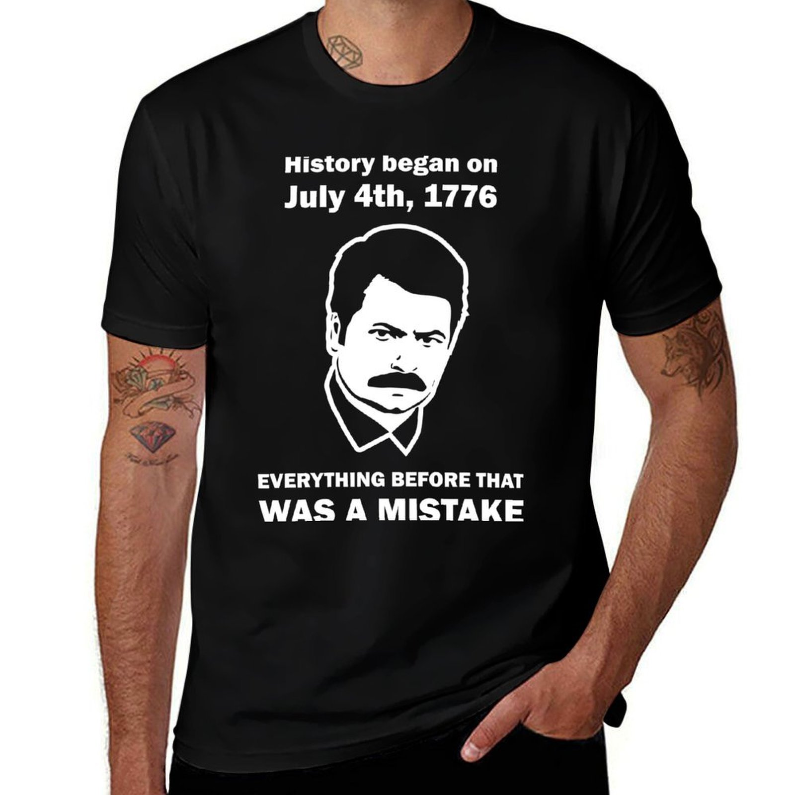 Street Fashion History - ロン・スワンソンの歴史 1776年7月4日（ダーク）Tシャツ ストリートファッション カジュアルTシャツ